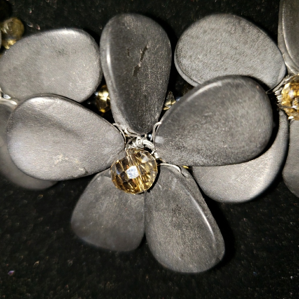 Nakamol Black flower necklace - Picture 2 of 4